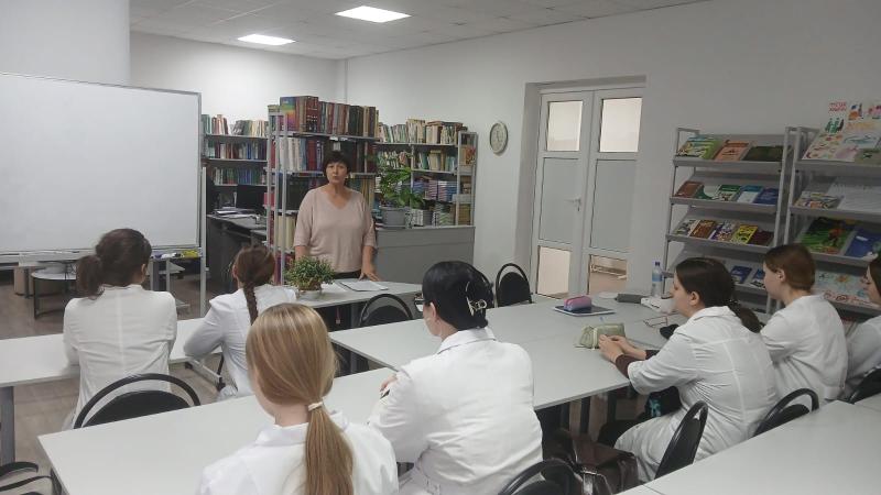 СПЕЦИАЛИСТЫ ДЕПАРТАМЕНТА СОЦИАЛЬНОЙ ПОЛИТИКИ КУРГАНСКОЙ ОБЛАСТИ ПООБЩАЛИСЬ  СО  СТУДЕНТАМИ КОЛЛЕДЖЕЙ