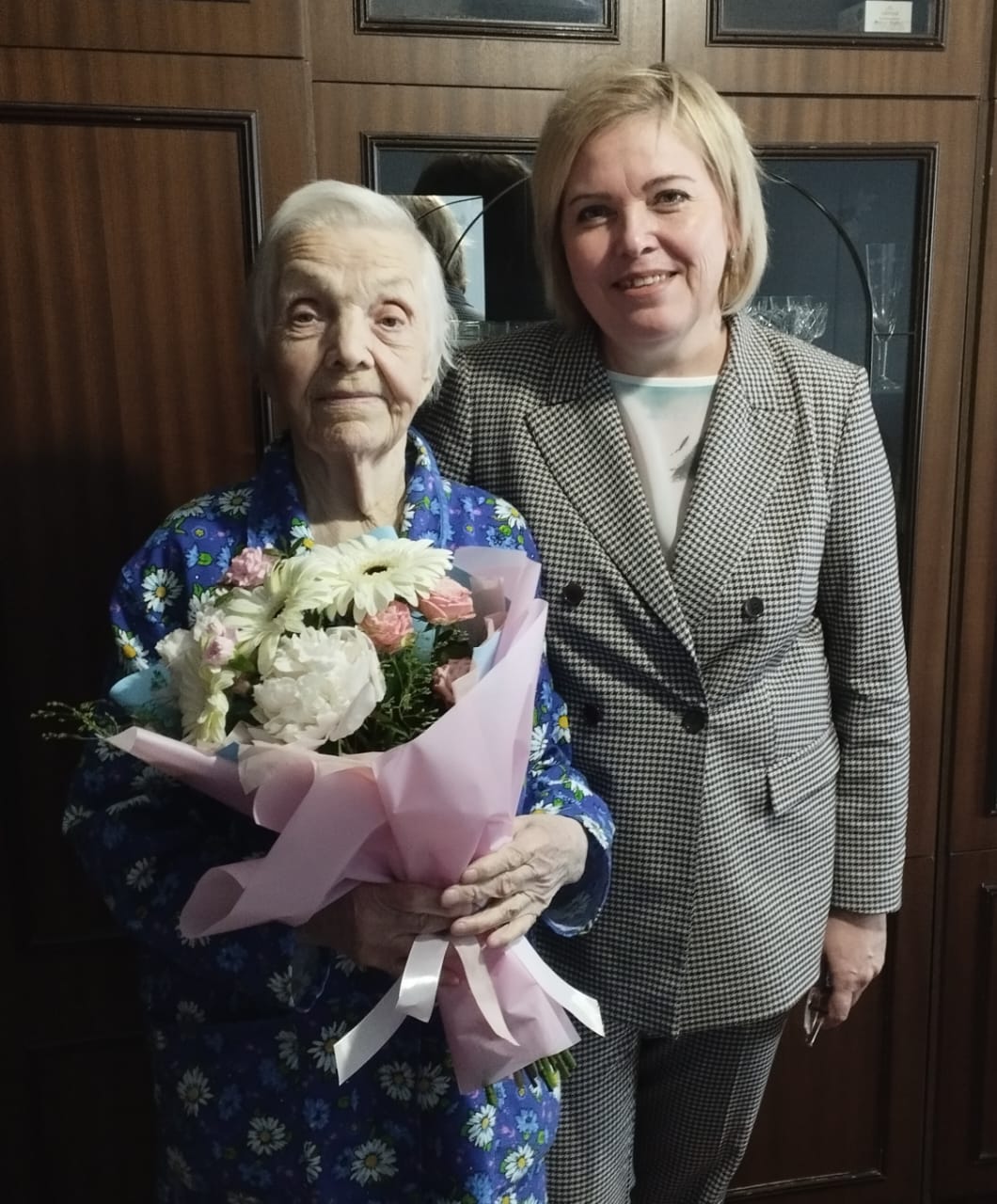 Сегодня 90-летний юбилей отмечает ветеран системы социальной защиты населения Курганской области Тамара Семеновна Шарыпова. Сегодня 90-летний юбилей отмечает ветеран системы социальной защиты населения Курганской области Тамара Семеновна Шарыпова.