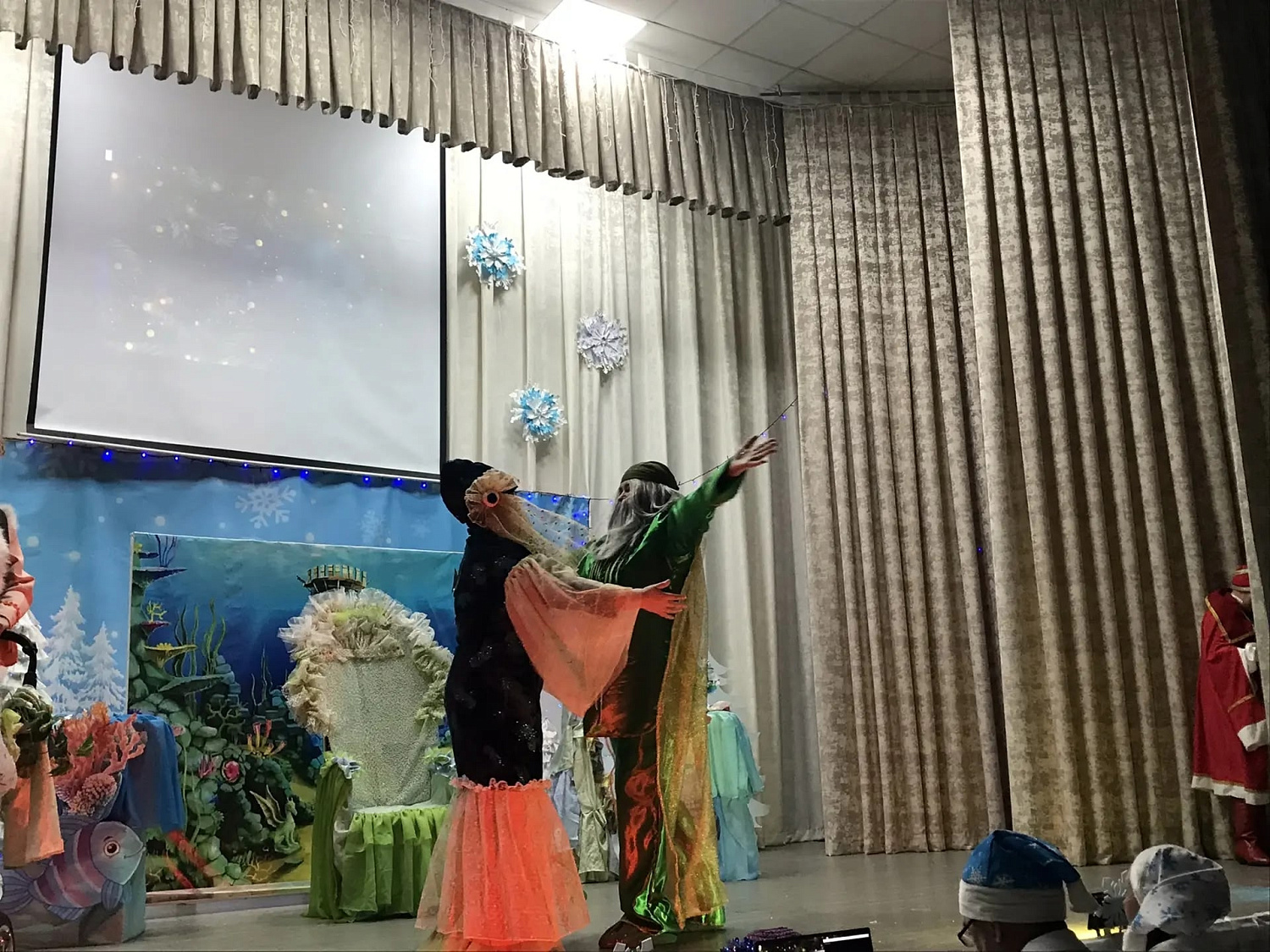 ВОСПИТАННИКИ ВВЕДЕНСКОГО ФИЛИАЛА ЦЕНТРА ПОМОЩИ ДЕТЯМ  №1 ПОДГОТОВИЛИ БЛАГОТВОРИТЕЛЬНЫЙ НОВОГОДНИЙ СПЕКТАКЛЬ